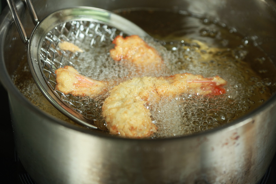 How to fry Deep frying as a basic cooking method Γιάννης Λουκάκος